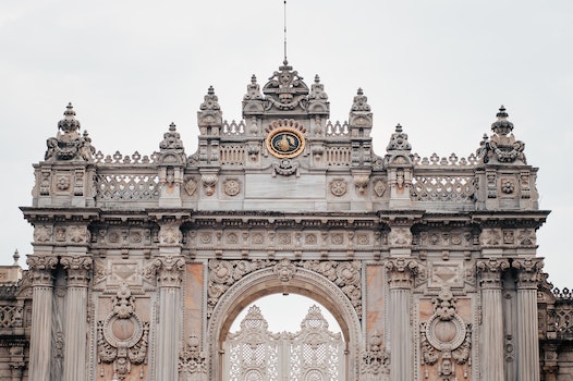 Dolmabahce Palace (The Best Info in 2023)